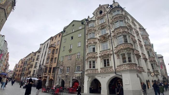 アルプス　チロルの古都　インスブルック　観光　オーストリア