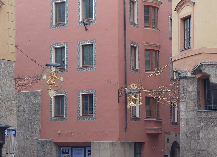 アルプス　チロルの古都　インスブルック　観光　オーストリア