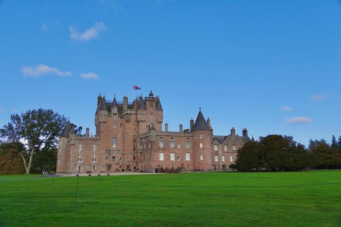 グラームス城 赤リス スコットランド 動物