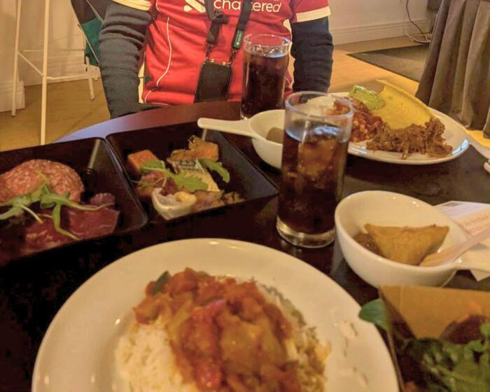 イギリス プレミアリーグ観戦 リヴァプールFC ガイド 観光　ランチ