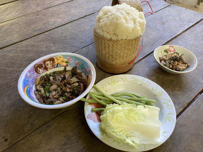 タイ　イサーン料理　グルメ　旅行　カオニャオ