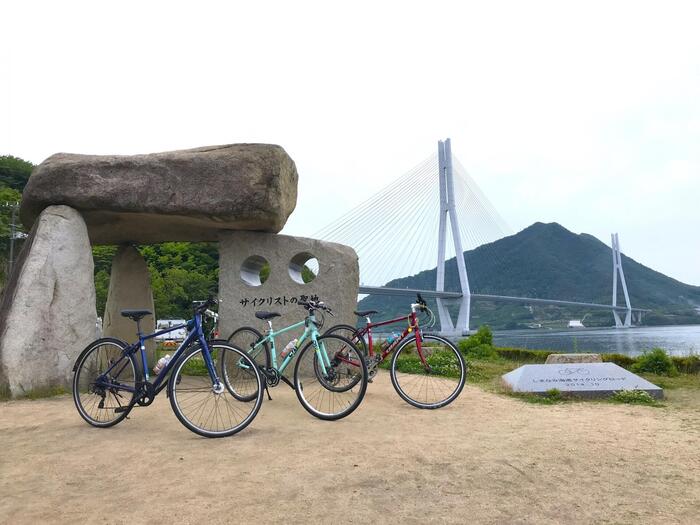 サイクリストの聖地と書かれた記念碑と自転車