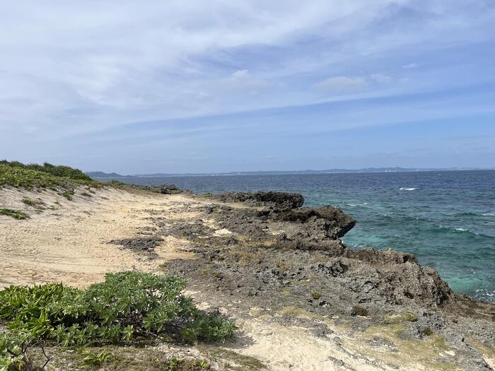 岩場と海の景色
