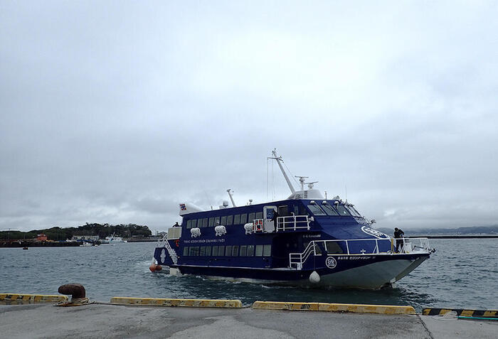 伊豆大島　海岸　観光　散策　ジェット船