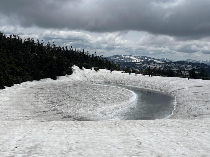 岩手県 八幡平ドラゴンアイ 雪解け