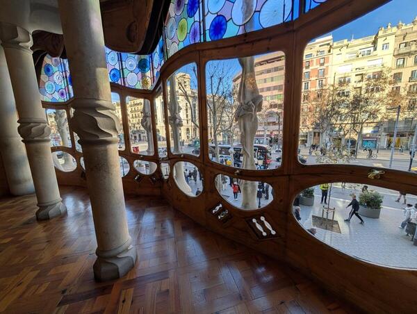 巨匠ガウディの夢に触れるバルセロナ建築旅とグルメ散策ガイド｜スペイン