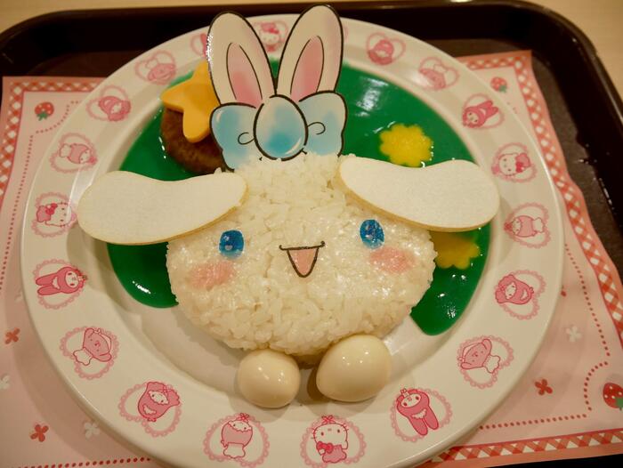 シナモロールのチーズハンバーグブルーカレー