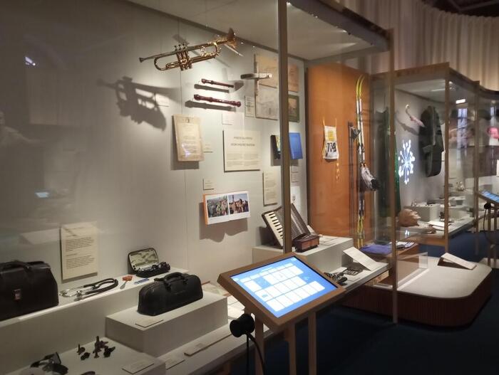 ノーベル賞博物館の様々な発明品展示コーナー