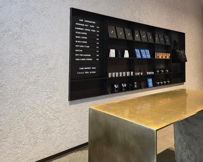 ルーン・クロワッサンテリー｜クロワッサン専門店のシンプルなテーブル