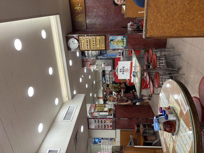 金華冰廳の店内の様子　テーブル、椅子