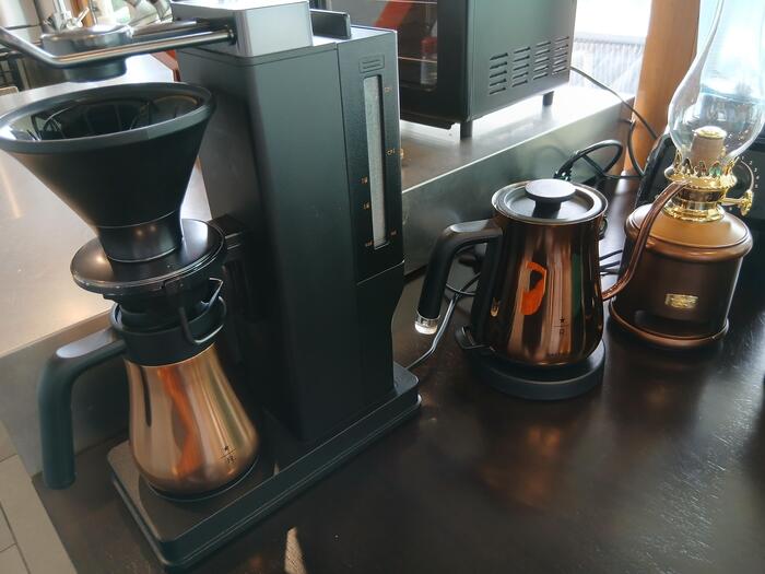 THE Wの室内のコーヒーセット