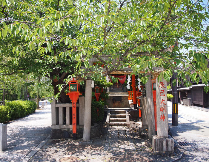 辰巳大明神の鳥居