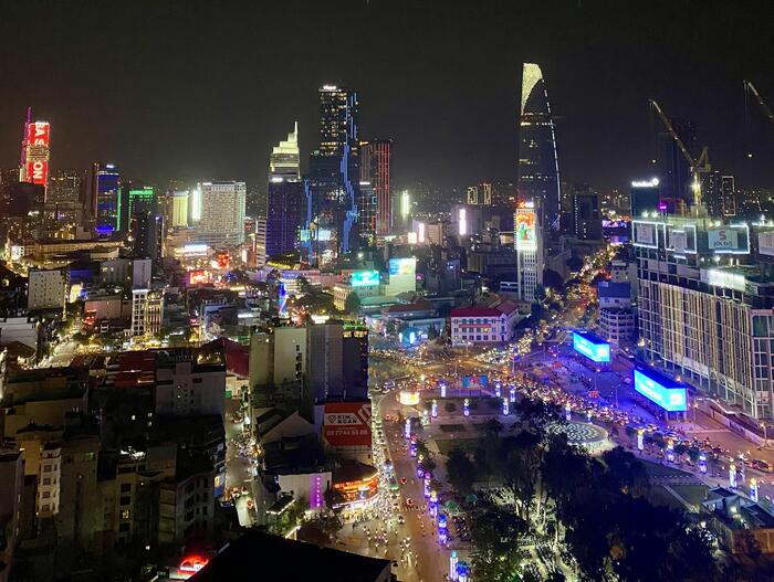 ホーチミンの夜景、絶景ルーフトップバー　