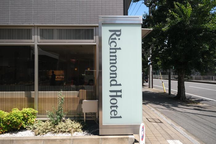 リッチモンドホテル名古屋新幹線口の入り口の看板