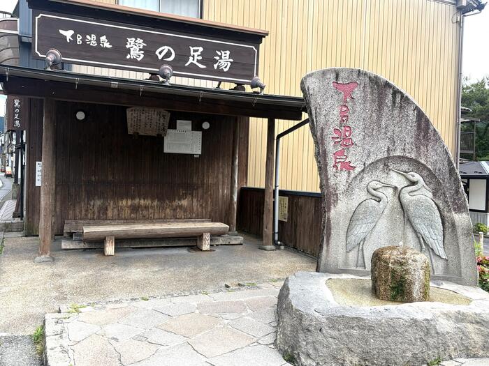 白鷺の描かれた石碑
