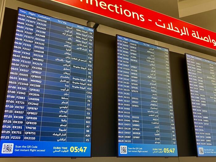 ドバイ空港　フライトインフォメーション