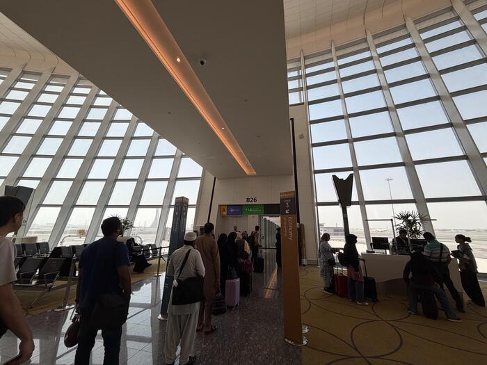 ザイード国際空港　出発ゲート