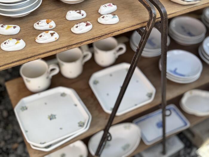 益子陶器市に並ぶ陶器