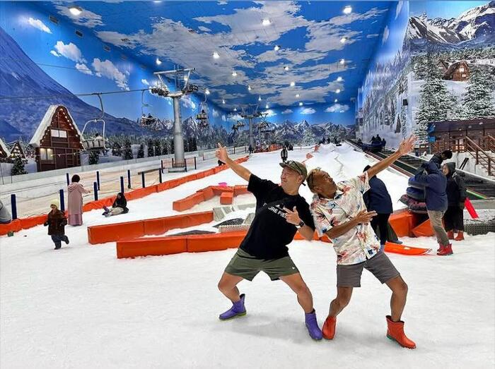 Trans Snow Worldで雪遊びを楽しむ家族の様子