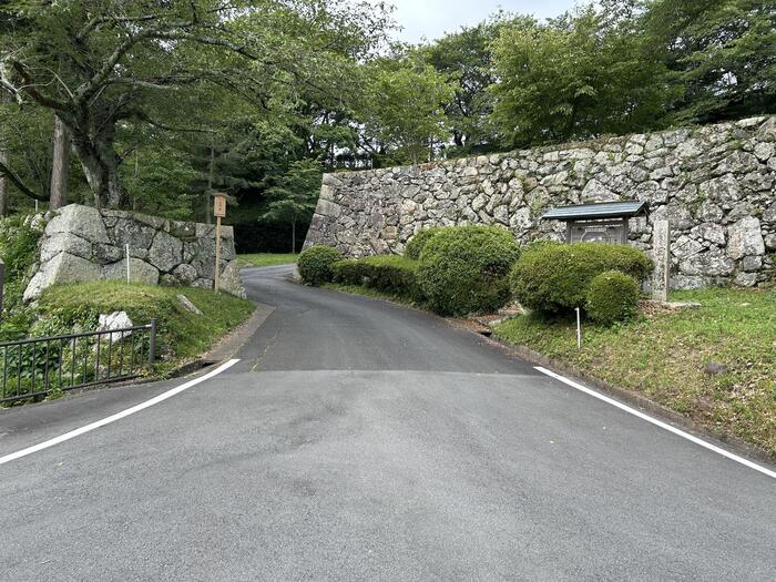 田丸城跡の石垣の入口