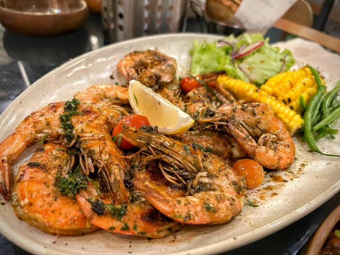 Tablo Kitchen & Cafénoのモダンなエビのフィリピン料理