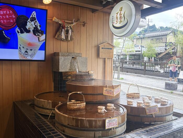 ミニ温泉に置かれたほんわかプリン
