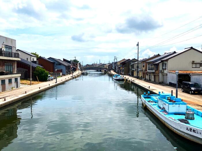 内川に掛かる橋からの風景