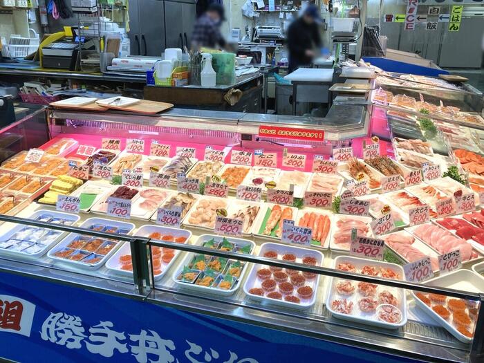 釧路の和商市場の海鮮がならぶ売り場