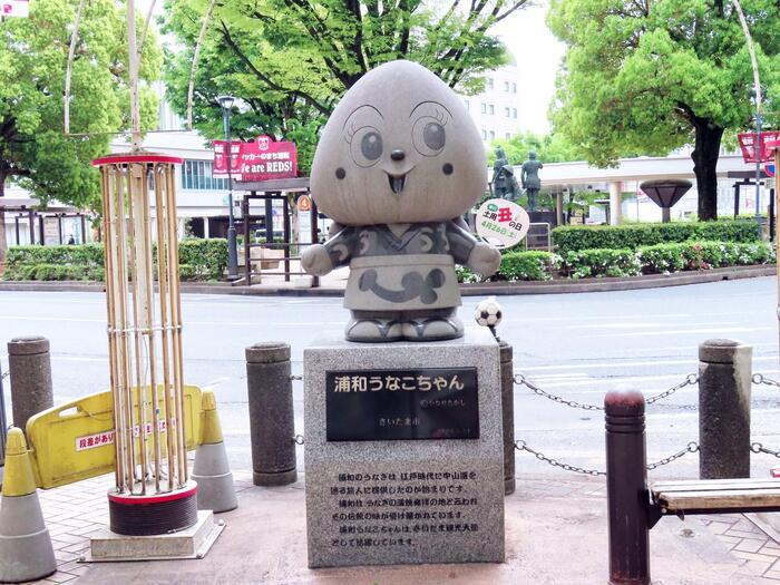 JR浦和駅西口駅前ロータリーに設置される「浦和うなこちゃん」の石像