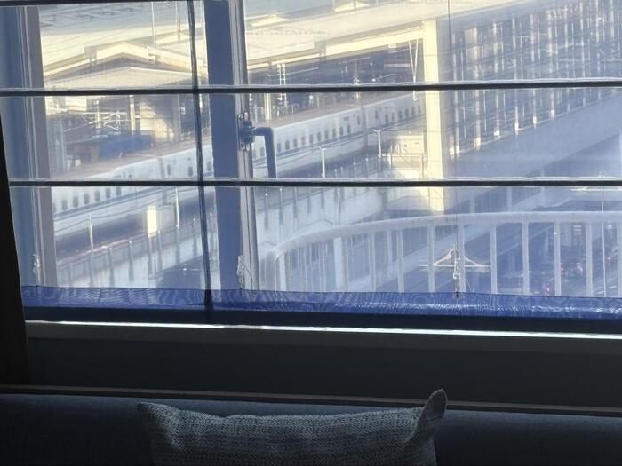 客室から新幹線が見える