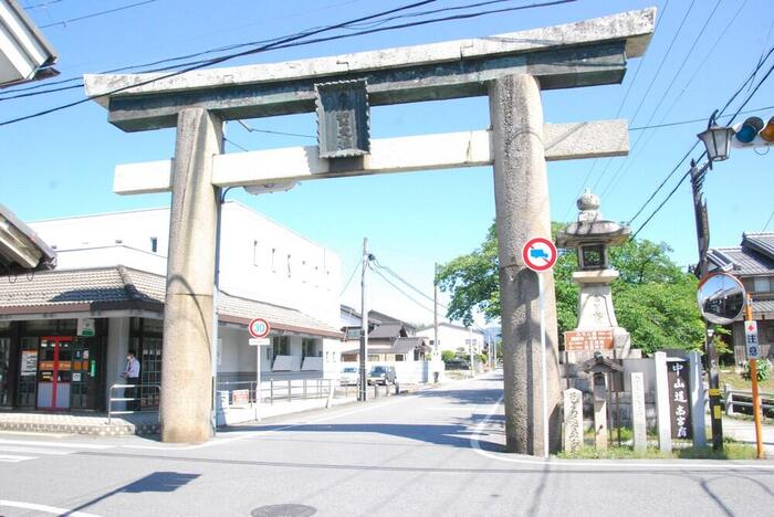 県指定文化財　多賀大社一の鳥居