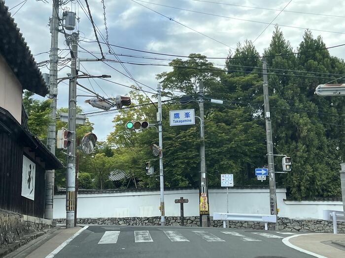 金閣寺からさらに北へ。鷹峯街道へと向かいます。