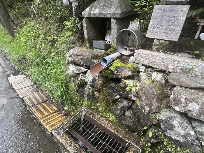 24時間お水は汲めますが、天候によって水量が異なります。