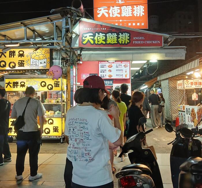 人気のお店は行列となることも