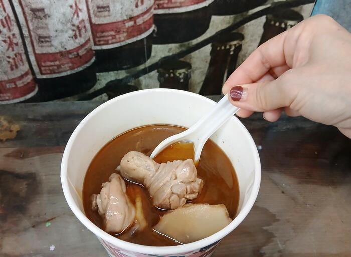 滋養スープ「麻油雞湯（120元）」
