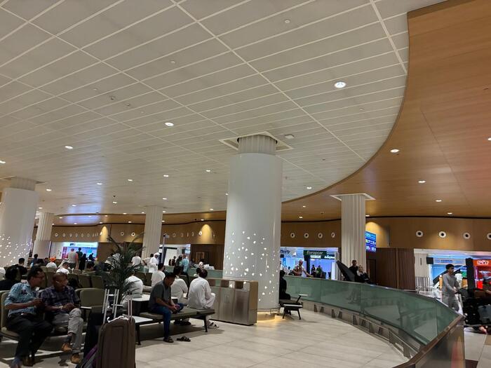 ドバイ空港ターミナル3 入国出口付近 2026-08-18 at 16時頃.jpeg