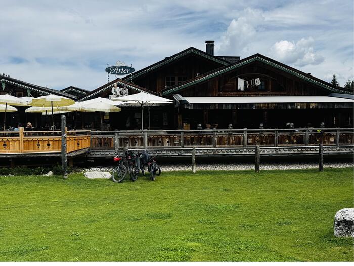 山小屋レストランRifugio Tirlerのエントランス