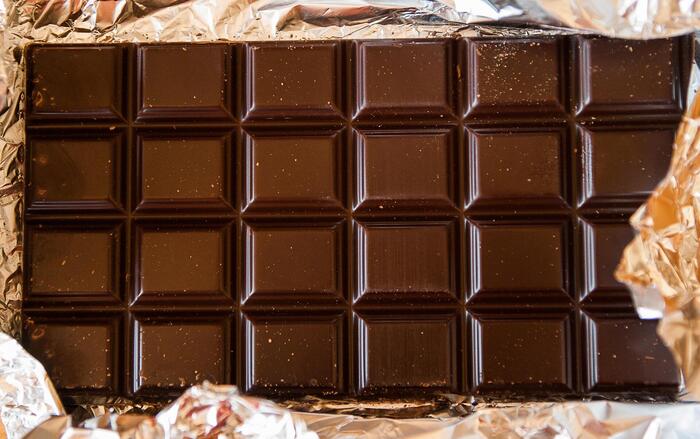 包装から出した板チョコ