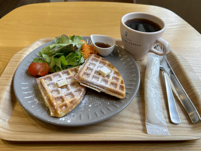 なかむら珈琲の焼きたてワッフルとサラダ、コーヒーのモーニングセット