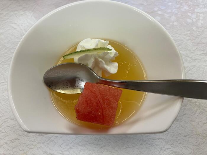 萩の特産夏みかんゼリーフルーツ（すいか）添え