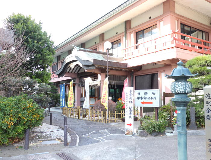 寺務所・御朱印授与所の入口