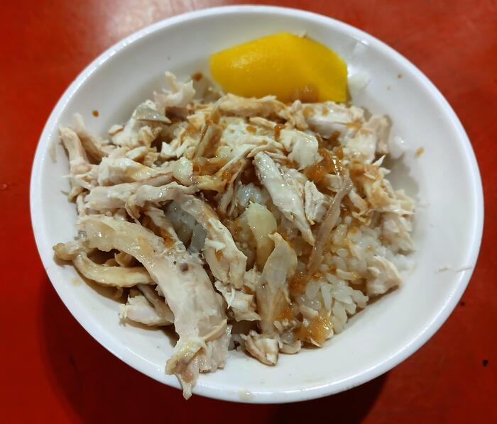 ジューシーなターキーがのった看板メニューの鶏肉絲飯（55元）