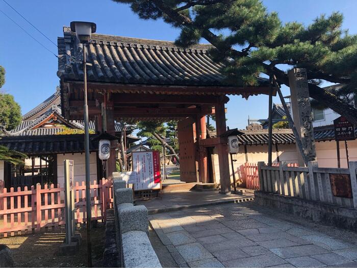 葛井寺の門