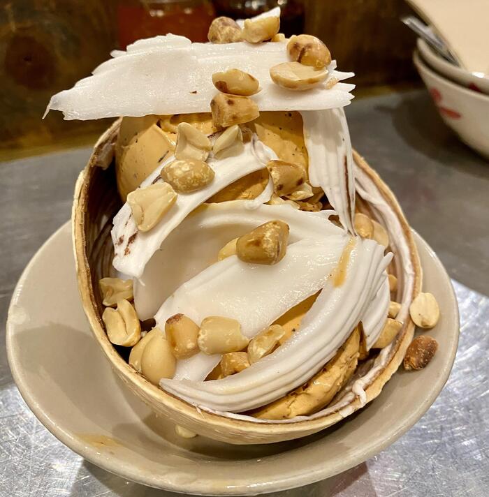 ピーナツがのったRed Tea Ice-cream（タイティーアイスクリーム）」