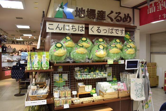 お店に並んだくるっぱグッズ