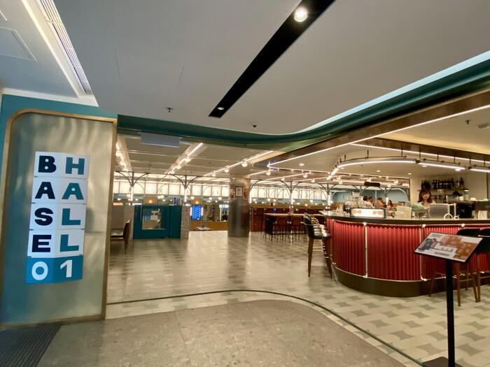 フードホール「ベースホール（BaseHall）」の入り口