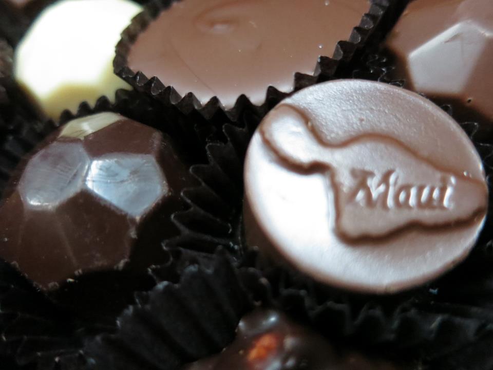 不ぞろいのチョコレートたち。マウイ島が刻印されているマカダミアナッツ入りのチョコが、お店のシグネチャー(署名)です。