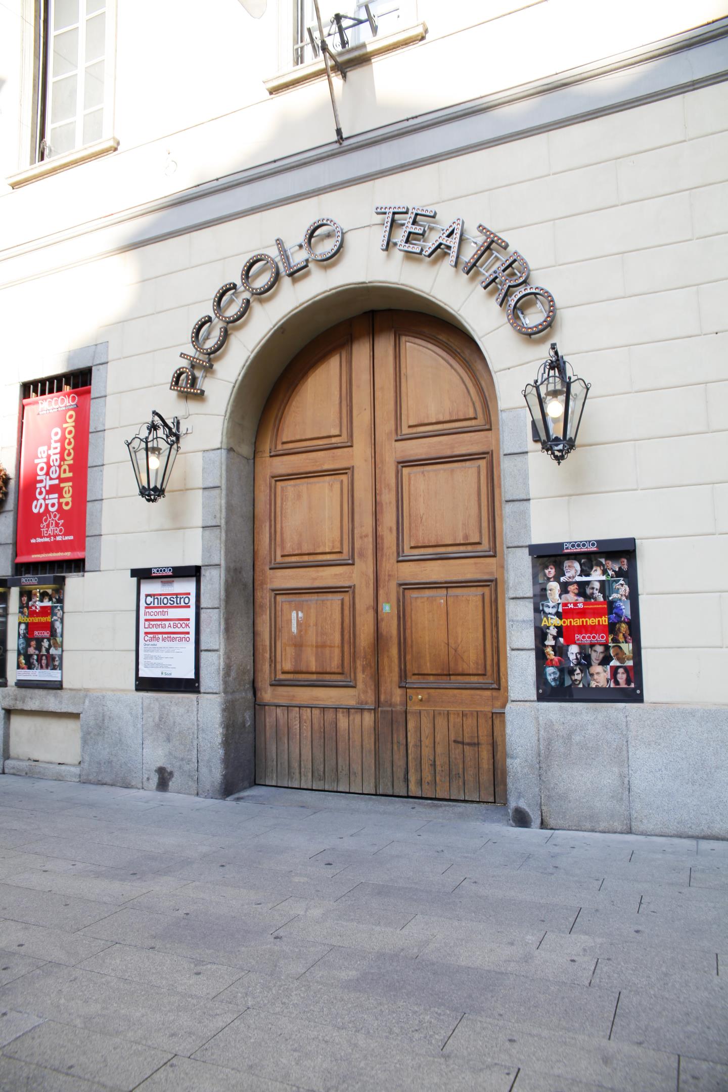 Piccolo Teatroと書かれた入口。ミラノ・ピッコロ座の劇場です。