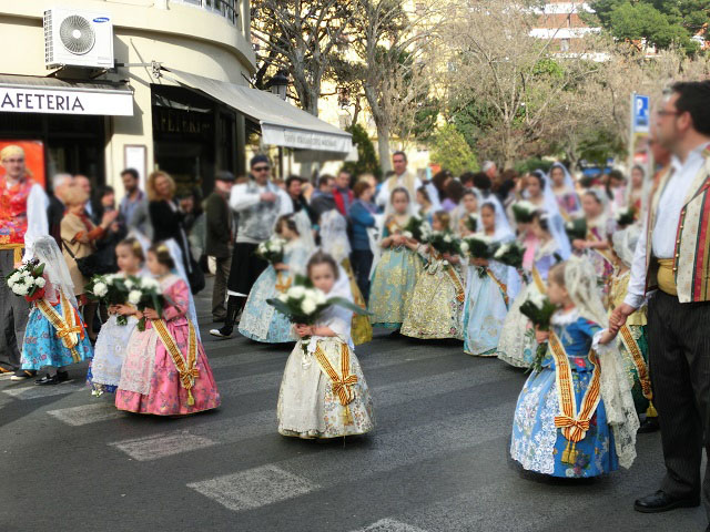 美しいバレンシアの民族衣装はスペイン火祭りの華 たびこふれ