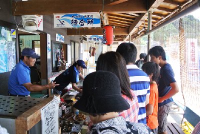 新潟県村上市　笹川流れ　チケット売り場横の食事処
